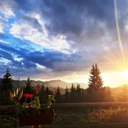 приветливо студио с балкон и изглед към снежанка, до писта пампорово-стойките *