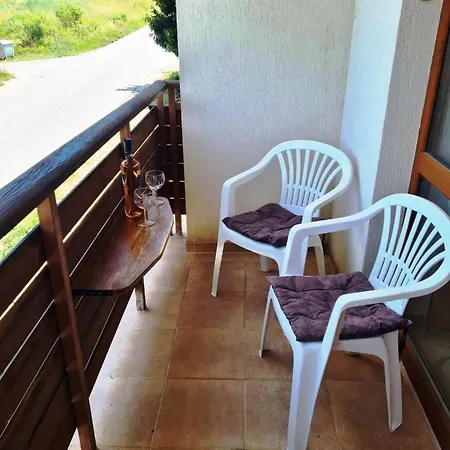 Апартаменты приветливо студио с балкон и изглед към снежанка, до писта пампорово-стойките