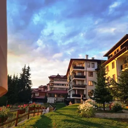 приветливо студио с балкон и изглед към снежанка, до писта пампорово-стойките *